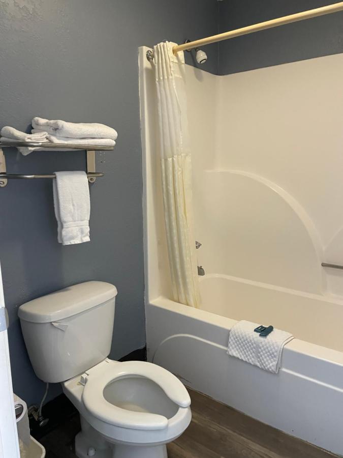 Adamsville Deerfield Inn מראה חיצוני תמונה